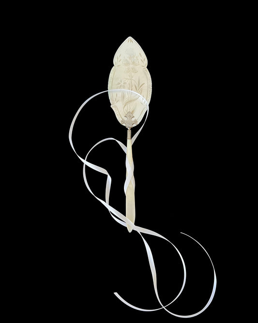 Exquisite Art Deco mother-of-pearl cake server, handcrafted in France between 1900-1920, showcasing its elegant design and luminous handle.