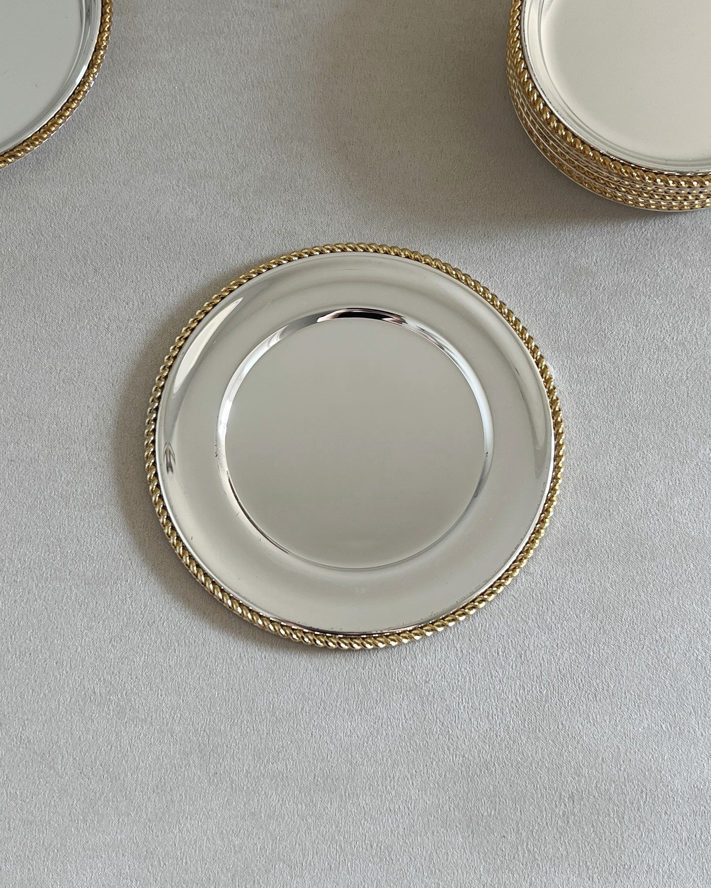 The versatile BBI Präsent silver-plated serving dish, featuring a matching gold-plated twisted rope rim, perfect for serving delicacies or as a decorative tray.