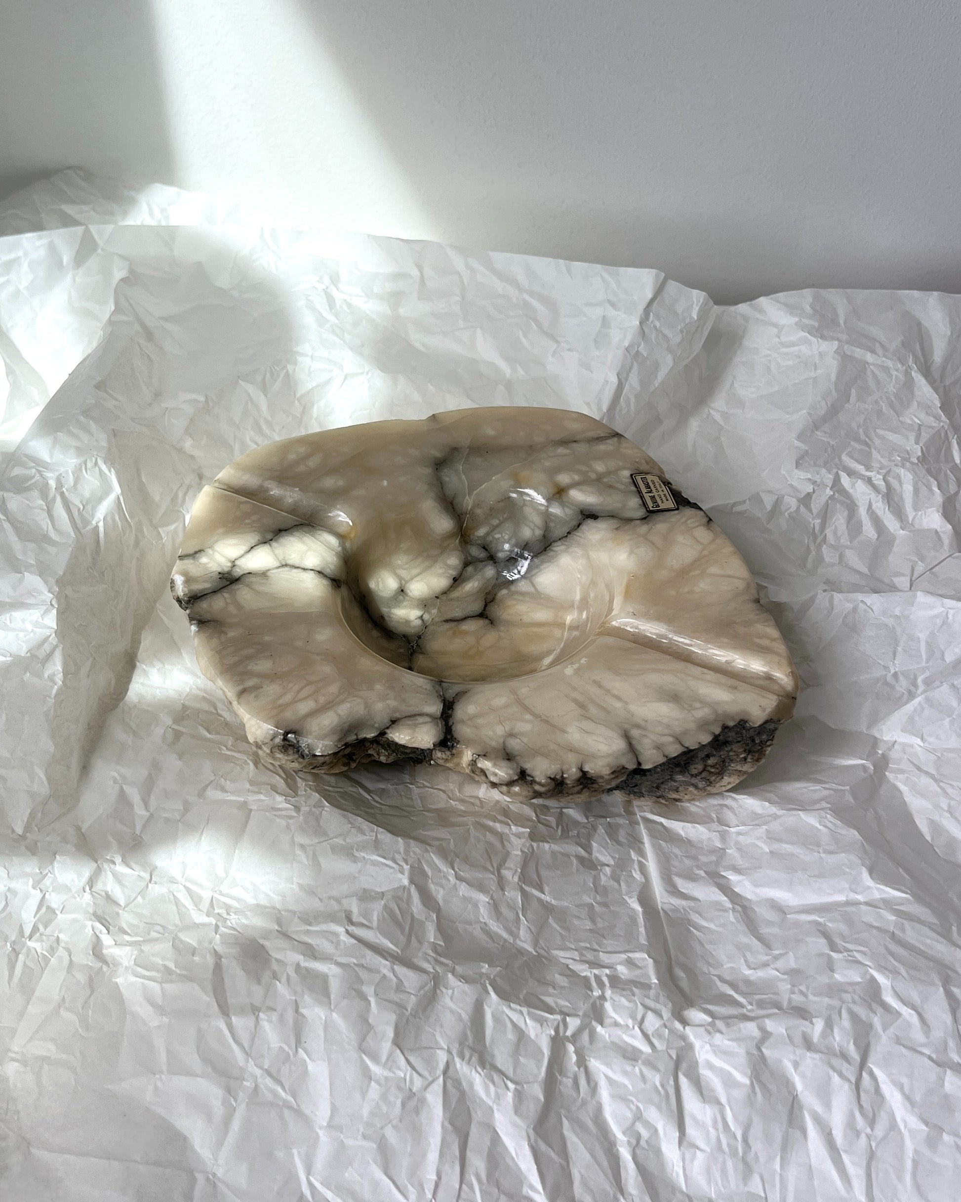Large hand-carved Italian Brutalist alabaster ashtray from the 1960s, featuring striking sculptural lines and natural grey veining.
