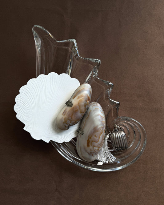 A massive vintage 1980s crystal glass tray shaped like a Nautilus shell, featuring a thick-walled German art glass construction and brilliant light refraction.