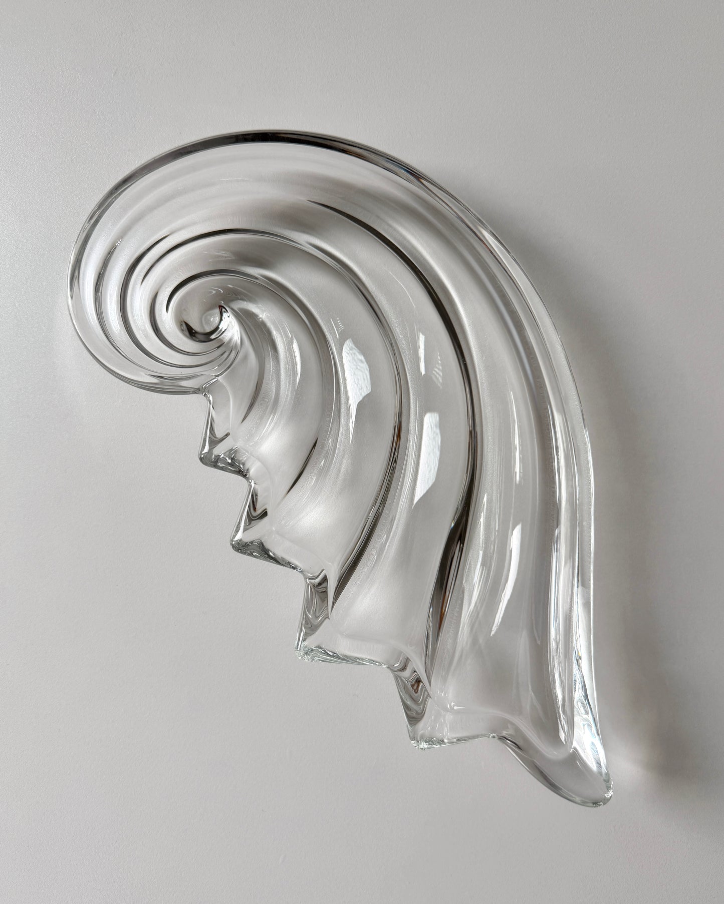 A top-down view of the crystal tray highlighting the perfect nautilus spiral geometry, ideal as a maritime centerpiece or coastal-style serving platter.