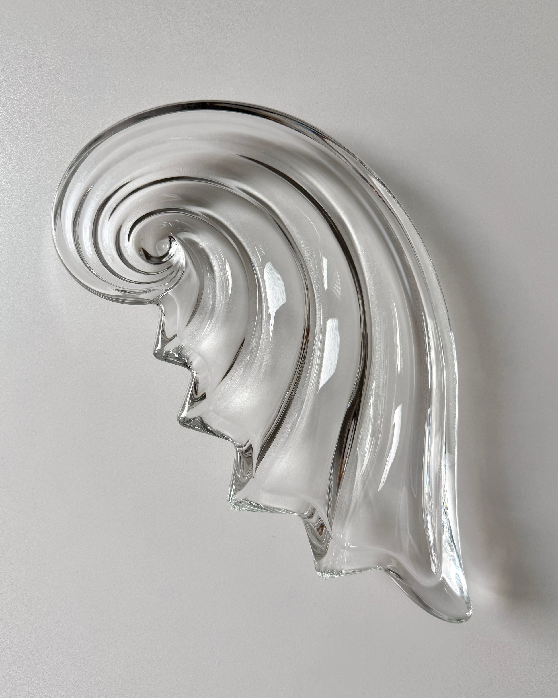 A top-down view of the crystal tray highlighting the perfect nautilus spiral geometry, ideal as a maritime centerpiece or coastal-style serving platter.